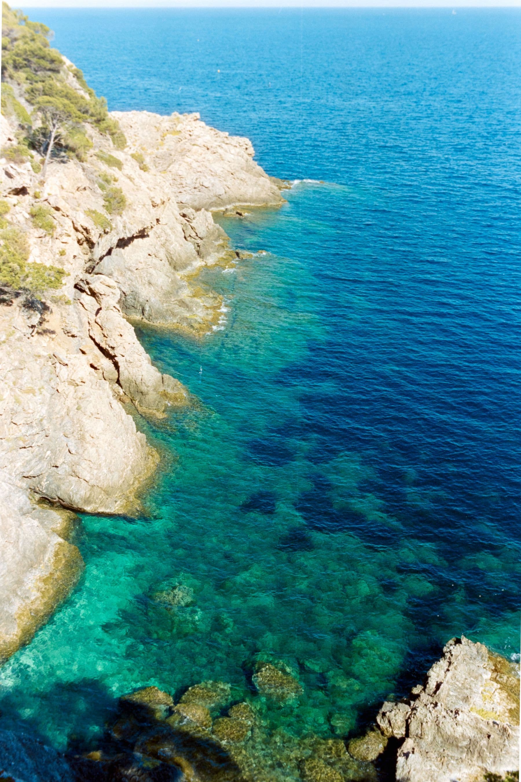 Vue du littoral méditerranéen varois et de ses reliefs